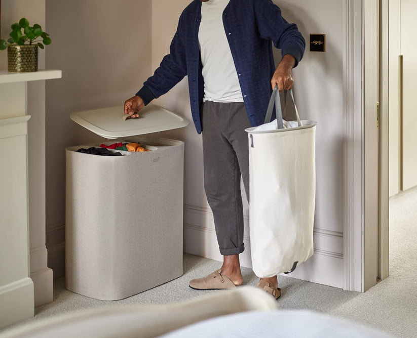 Laundry basket with lid, 3 removable laundry bags, and handle